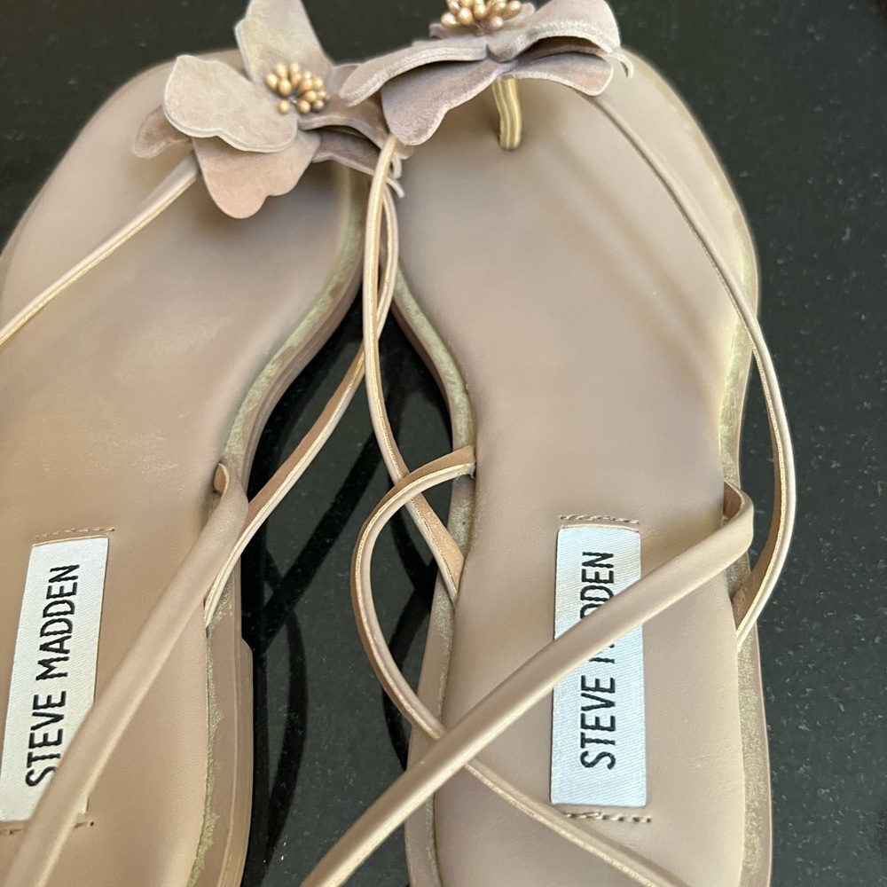 Steve Madden Tan Floral Sandals - Picture 3 of 4